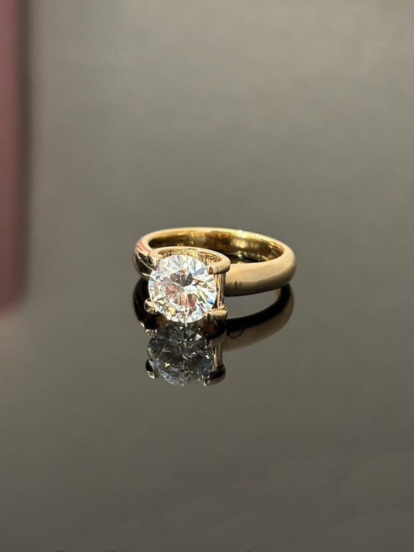 Chic & Versatile Round Brilliant Solitaire Ring