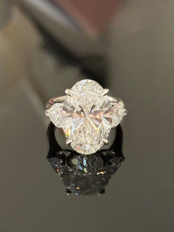Three-Stone Engagement Ring with Heart Side Stones | 10ct F VVS Lab Diamond | Dulci Diamond