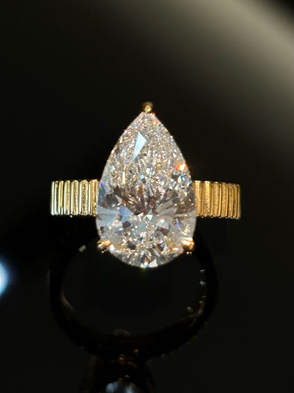 Elegant Teardrop Diamond Ring with Modern Band